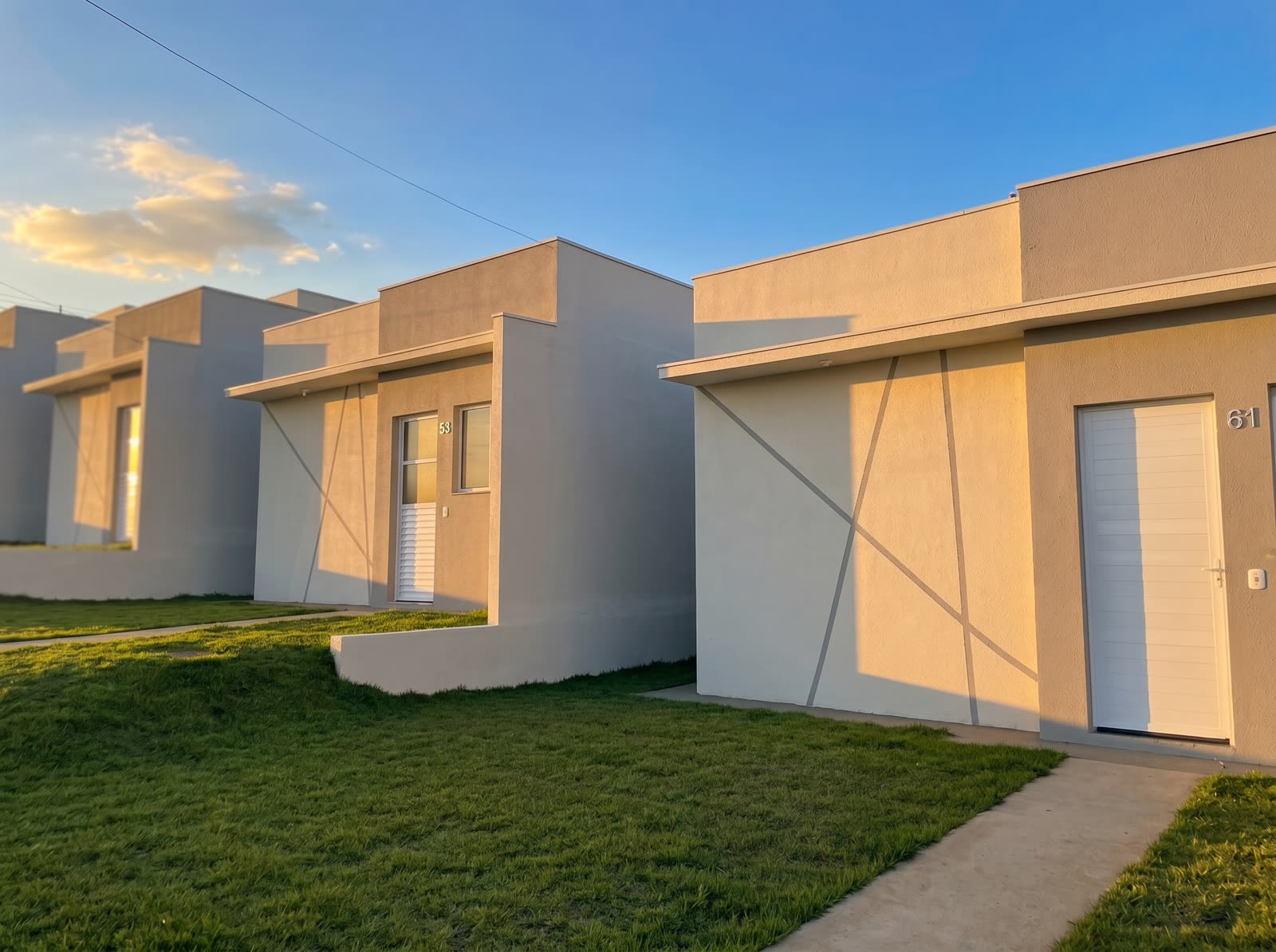 Casa moderna branca entregue